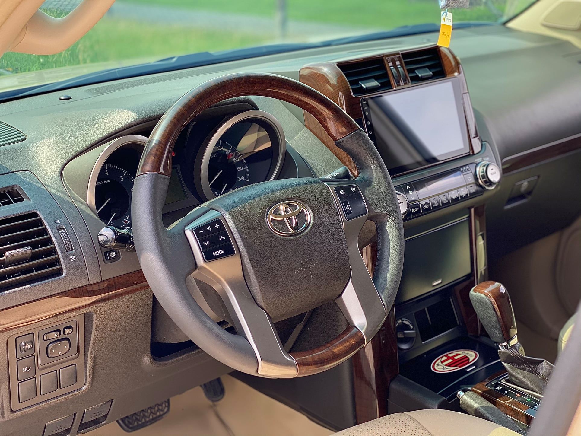 Toyota Land Cruiser Prado đời cũ rao bán gần nửa tỷ đồng